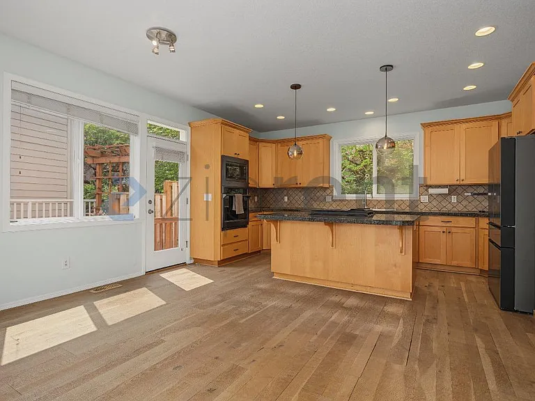 18052 SW Loxley Dr — Photo 17