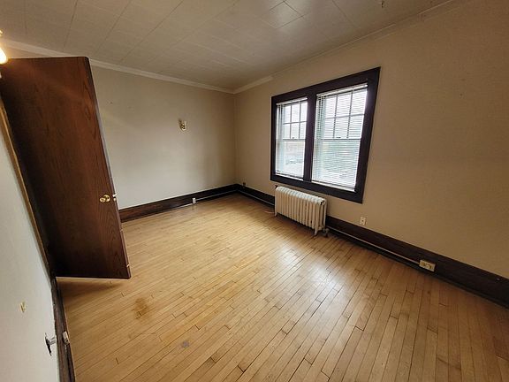 4th image of 516 1/2 Broadway N APT 106