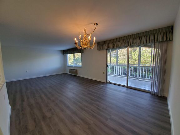 Living and Dinnign Combo