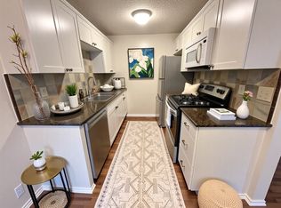 19711 15th Ave NE #9, Seattle, WA 98155