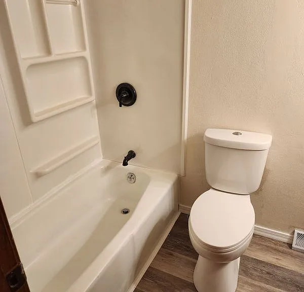 511 Roland St — Photo 2