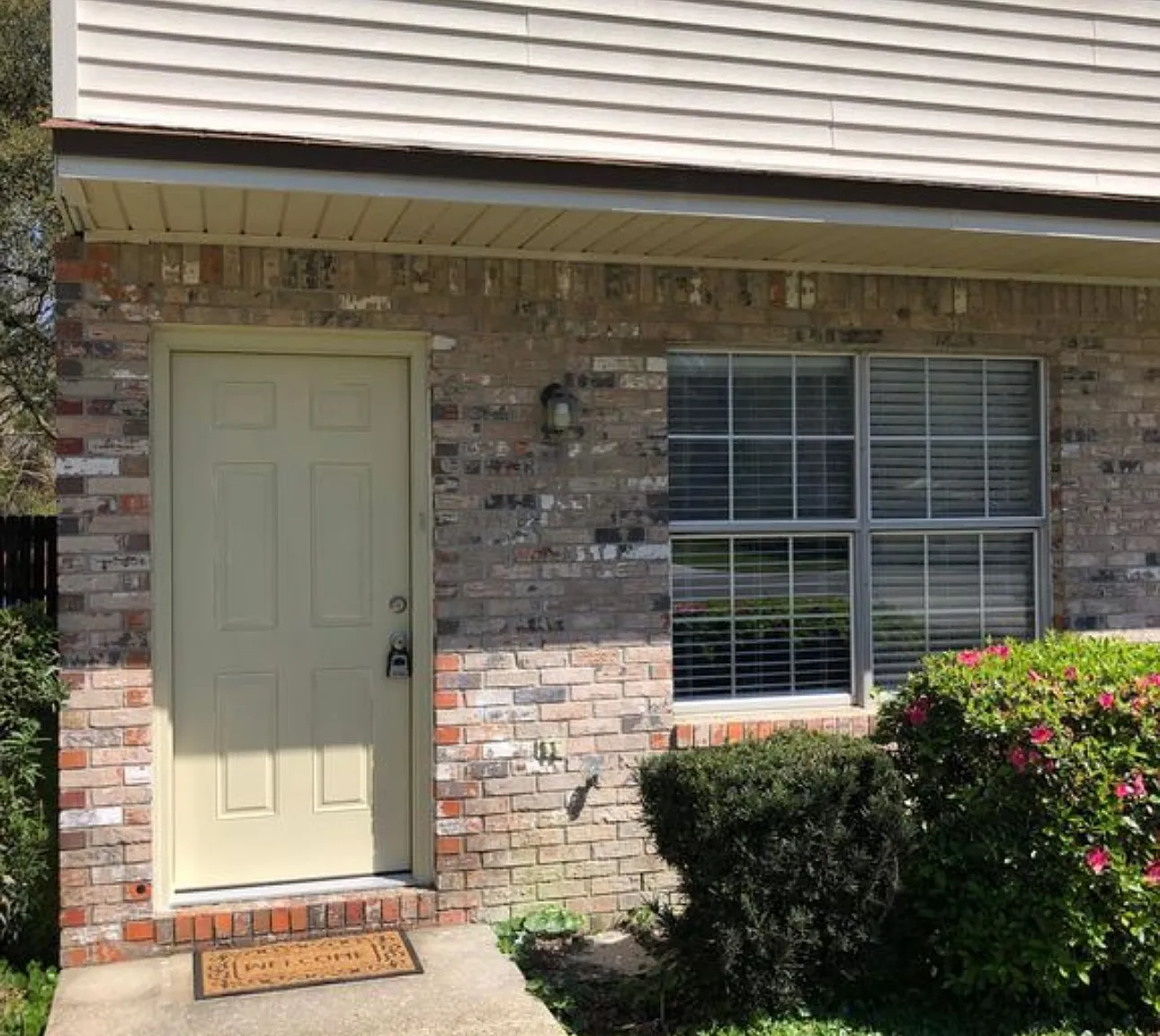 2 bed, 1.5 bath, 1010 sqft, $1,550 — Photo 3