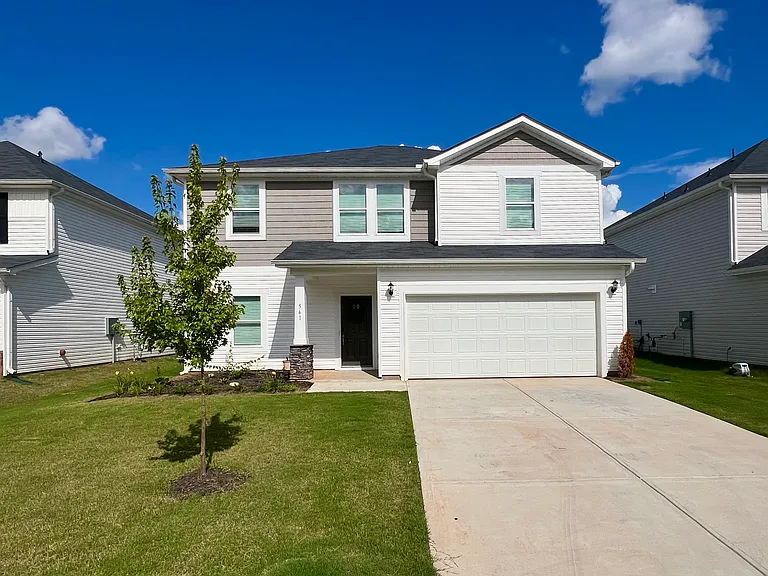 561 Cozy Bluff Rd — Photo 1