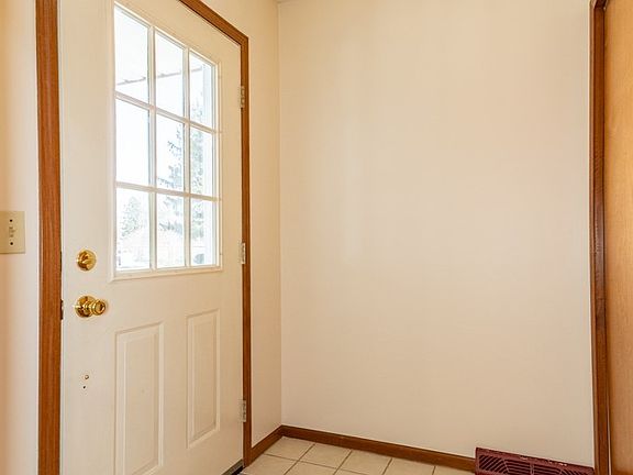 3rd image of 5034 Medhurst Ave