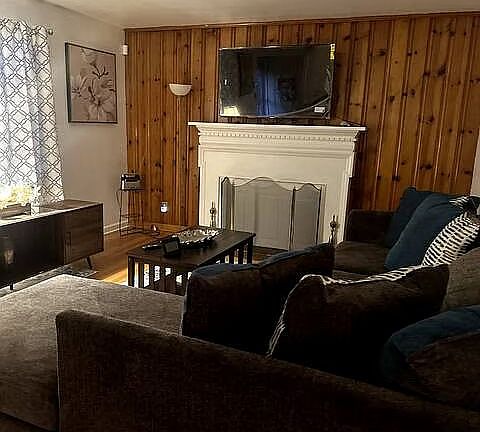 4th image of 3722 Green Valley Dr