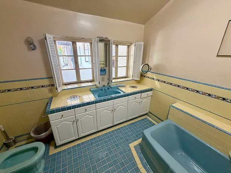 311 Amalfi Dr — Photo 53