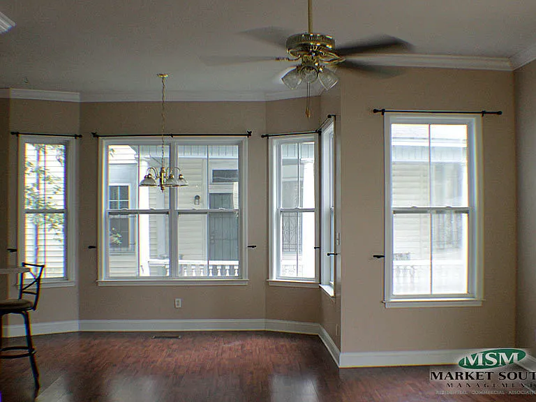 727 E Henry St — Photo 5