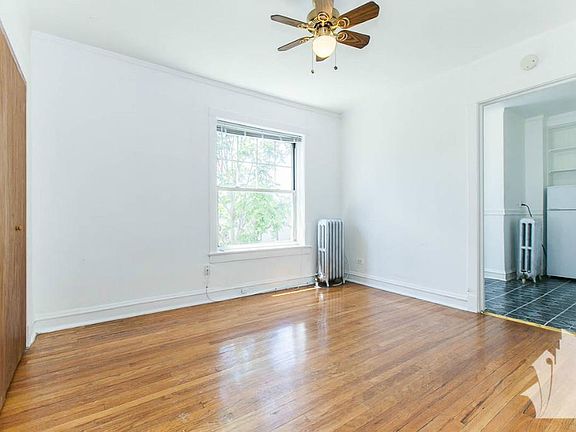 4th image of 3257 W Wrightwood Ave #3V