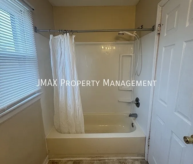1624 Redwood Rd SE — Photo 9