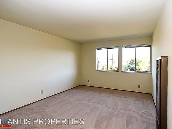 4th image of 694 Grand Coulee Ave APT 04