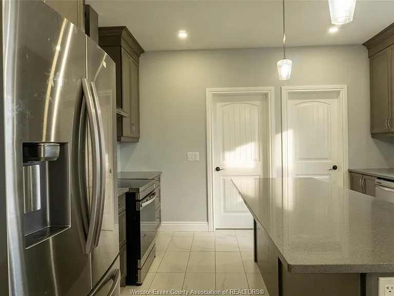 74 Dundee Dr — Photo 9