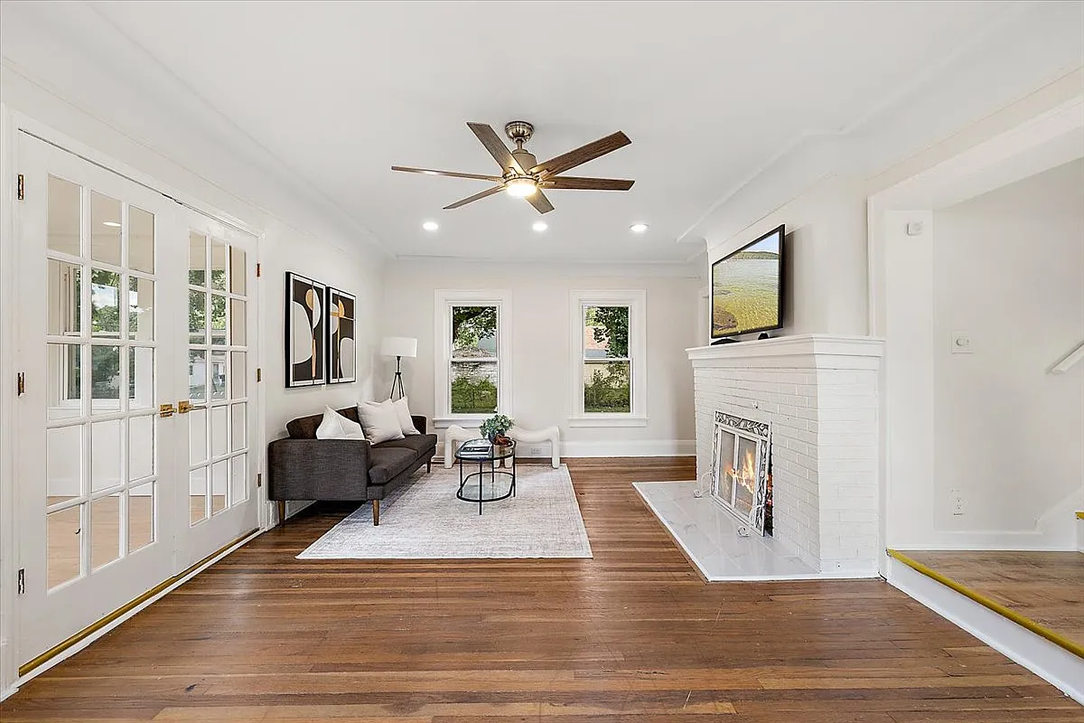 4 bed, 2454 sqft, $1,795 — Photo 4