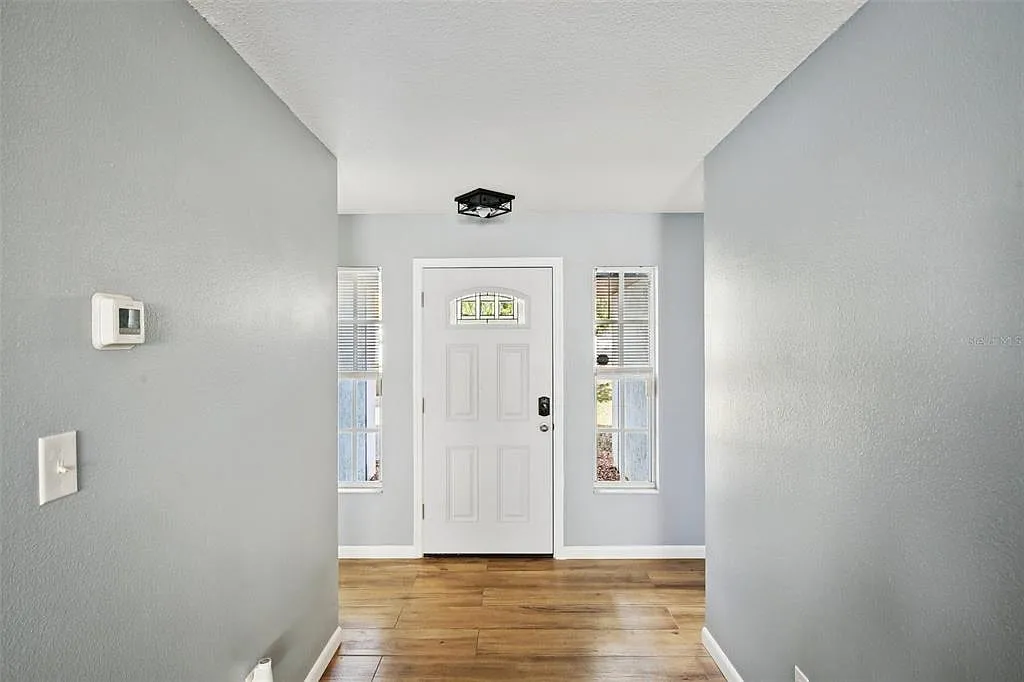 3 bed, 2.0 bath, 1160 sqft, $2,000 — Photo 4