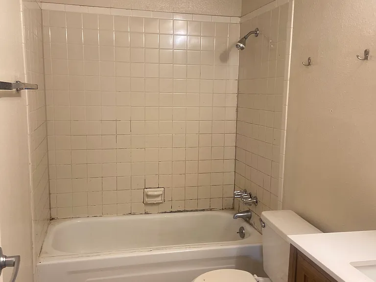 Carbondale Dr — Photo 2