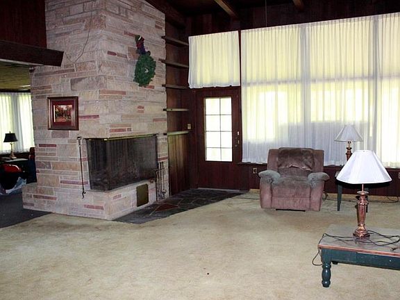 5th image of 232 Tanglewood Dr