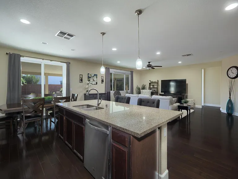 2708 Sweeney Dr — Photo 9