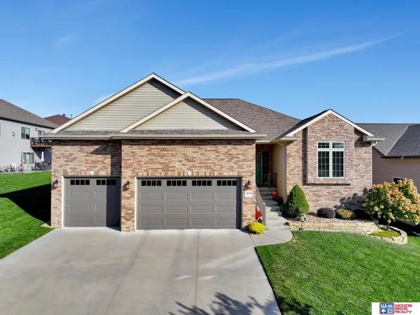8158 Windmill Dr, Lincoln, NE 68507
