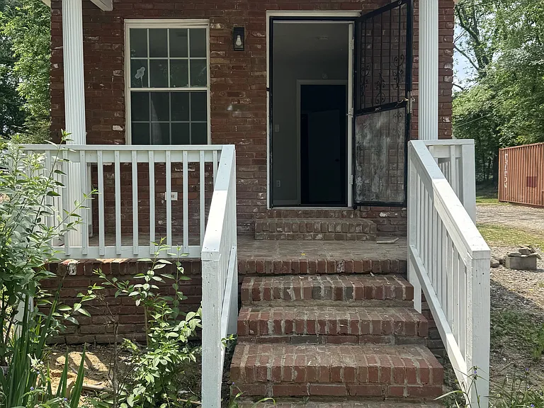 639 W Pleasant Ave — Photo 1