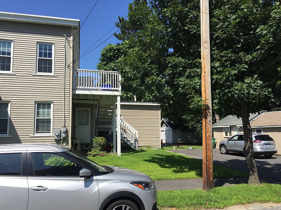 2nd image of 32 Laurel St