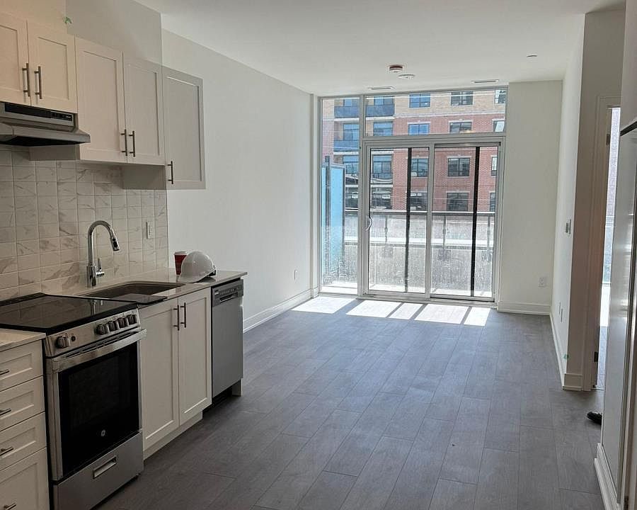 1st image of 715 Davis Dr #315
