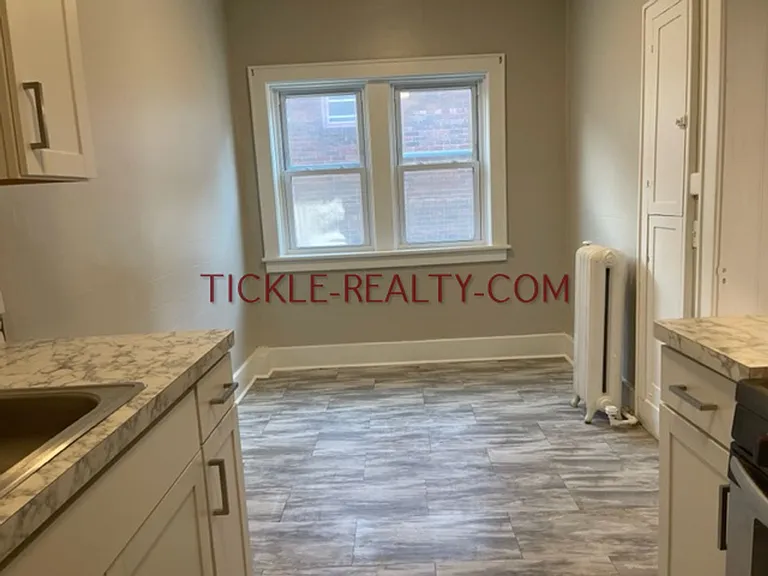 Upper Monroe - All Utilities Included — Photo 13