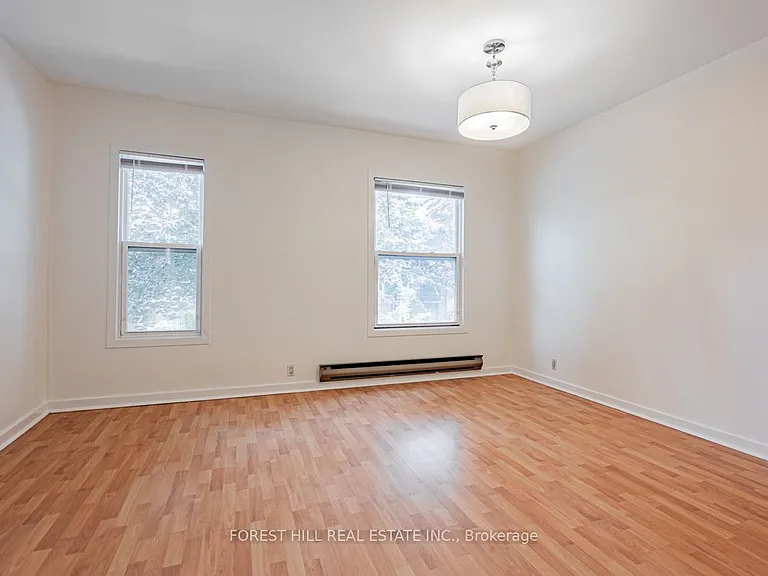 70 Macpherson Ave #UPPER — Photo 9