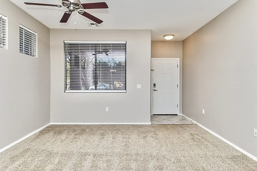 6 bed, 3.0 bath, 2830 sqft, $2,725 — Photo 4
