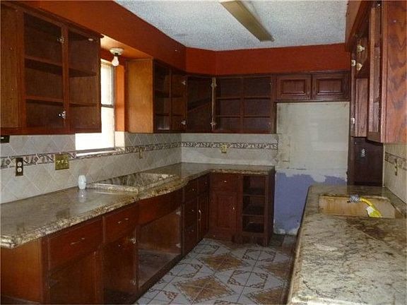 3rd image of 7406 Cortes Dr