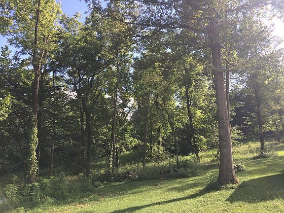 Side lot, lots of privacy