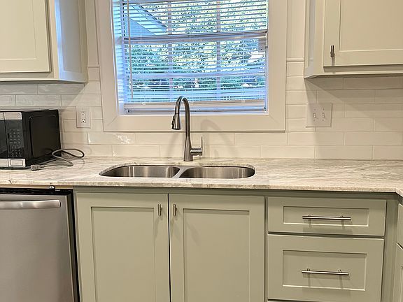 5th image of 108 Granada Dr
