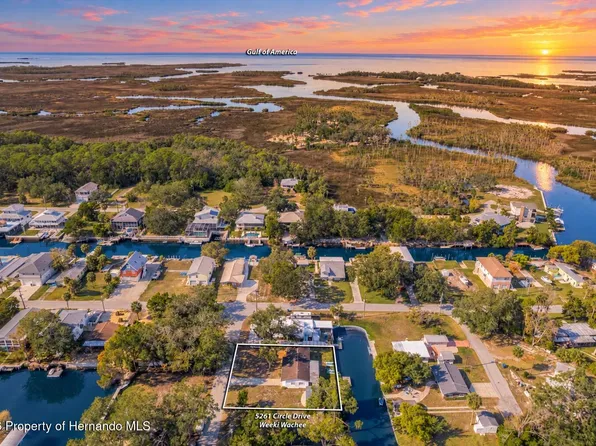 5261 Circle Dr, Weeki Wachee, FL 34607
