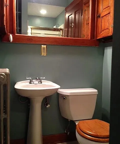 330 4th St NE #2 — Photo 8