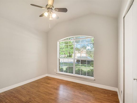 4th image of 332 Tanglewood Pl
