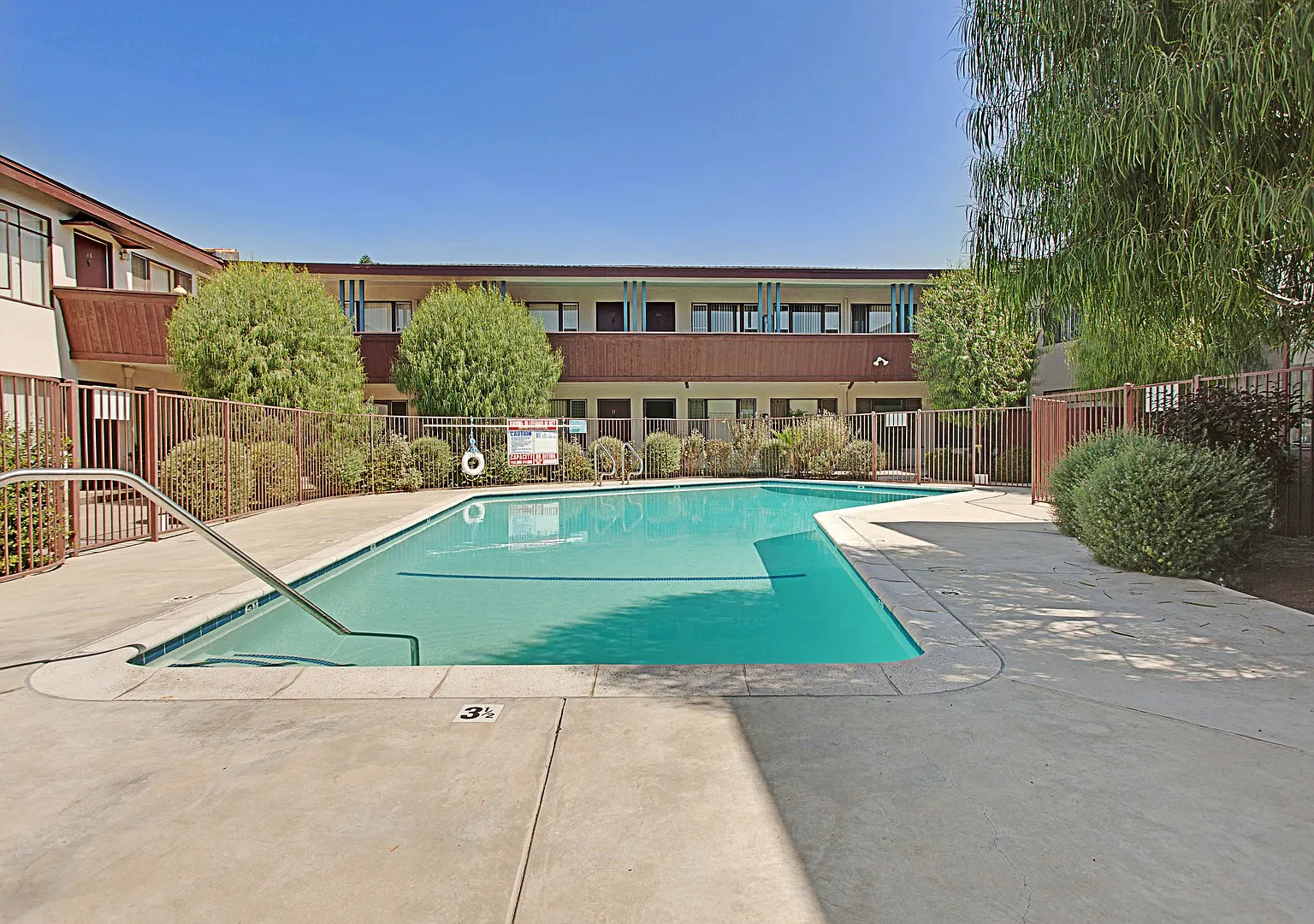 Hazeltine Apartments — Photo 3