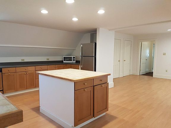 4th image of 125 Lake St APT 2