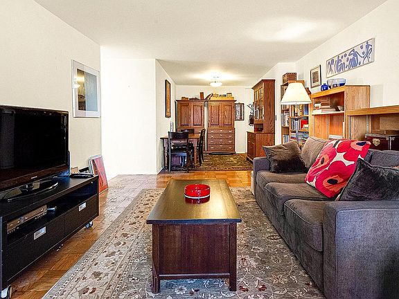 5th image of 70-25 Yellowstone Blvd APT 4D