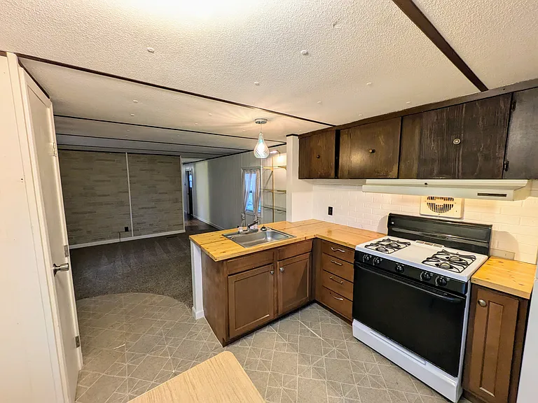 202 E Seminary St — Photo 2