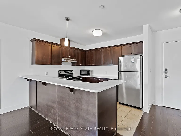 26 Wellington St #402 — Photo 8