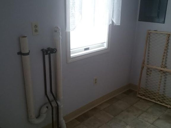 4th image of 220 W 15th St