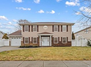 59 Bluebird Dr, Syosset, NY 11791