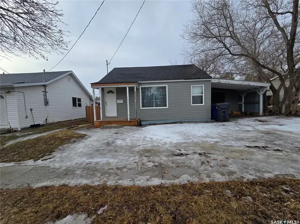 336 2ND AVENUE SE, Weyburn, SK S4H 1X1