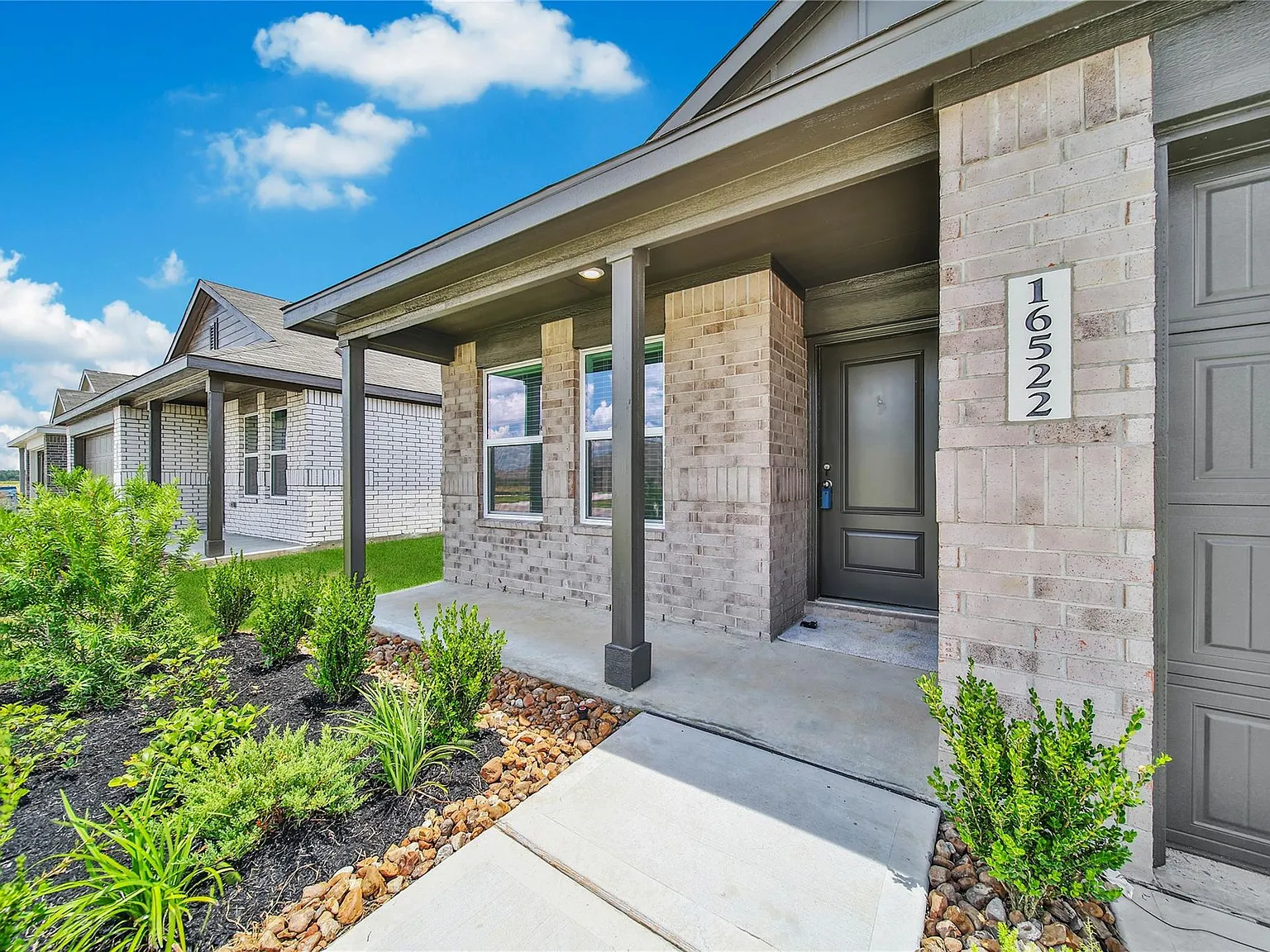 3 bed, 2.0 bath, 1084 sqft, $1,875 — Photo 4
