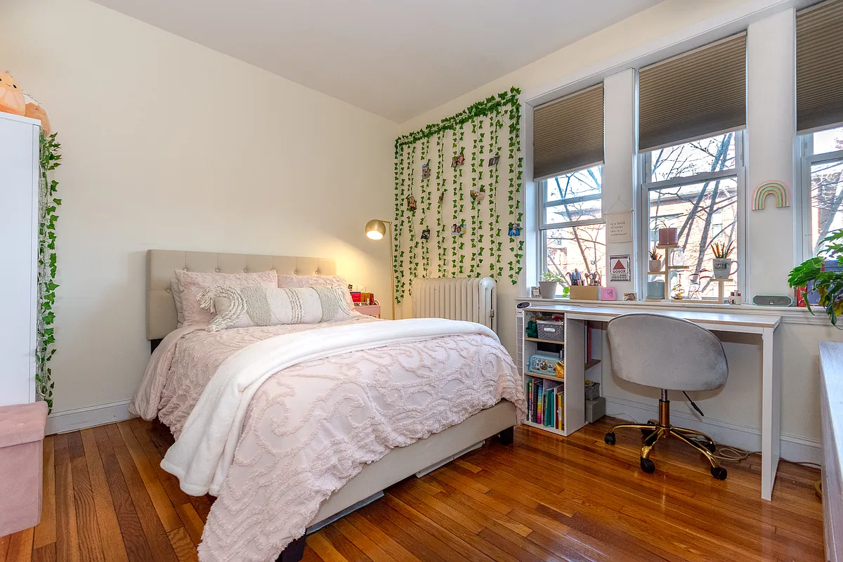 Building Photo - 26 Egmont St #2