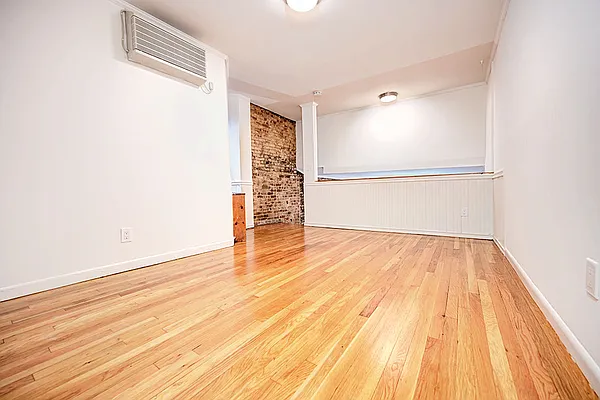 Rented by Urbane Brokerage | media 17