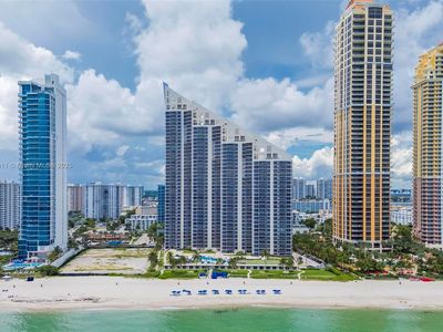 17555 Collins Ave #7-UP, North Miami Beach, FL, 33160