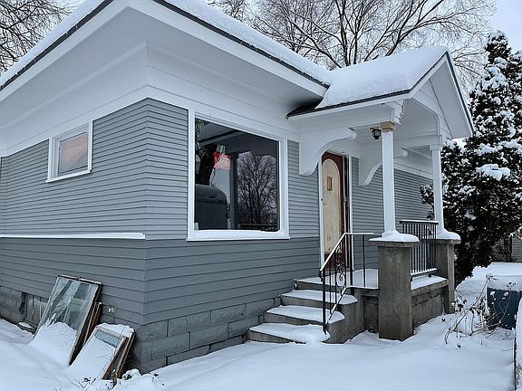 5th image of 1062 Blue Lakes Blvd