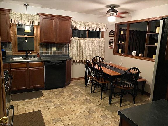 3rd image of 2680 Somia Dr