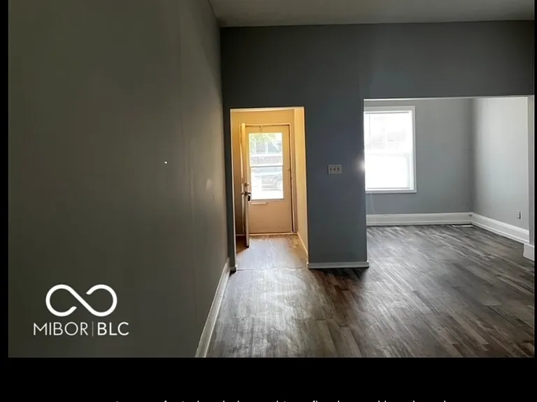 328 W 40th St — Photo 11