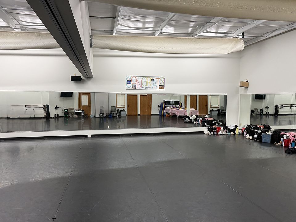 2nd image of 21950 Doral Rd