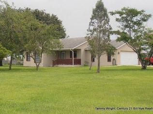 8906 23rd St, Zephyrhills, FL 33540